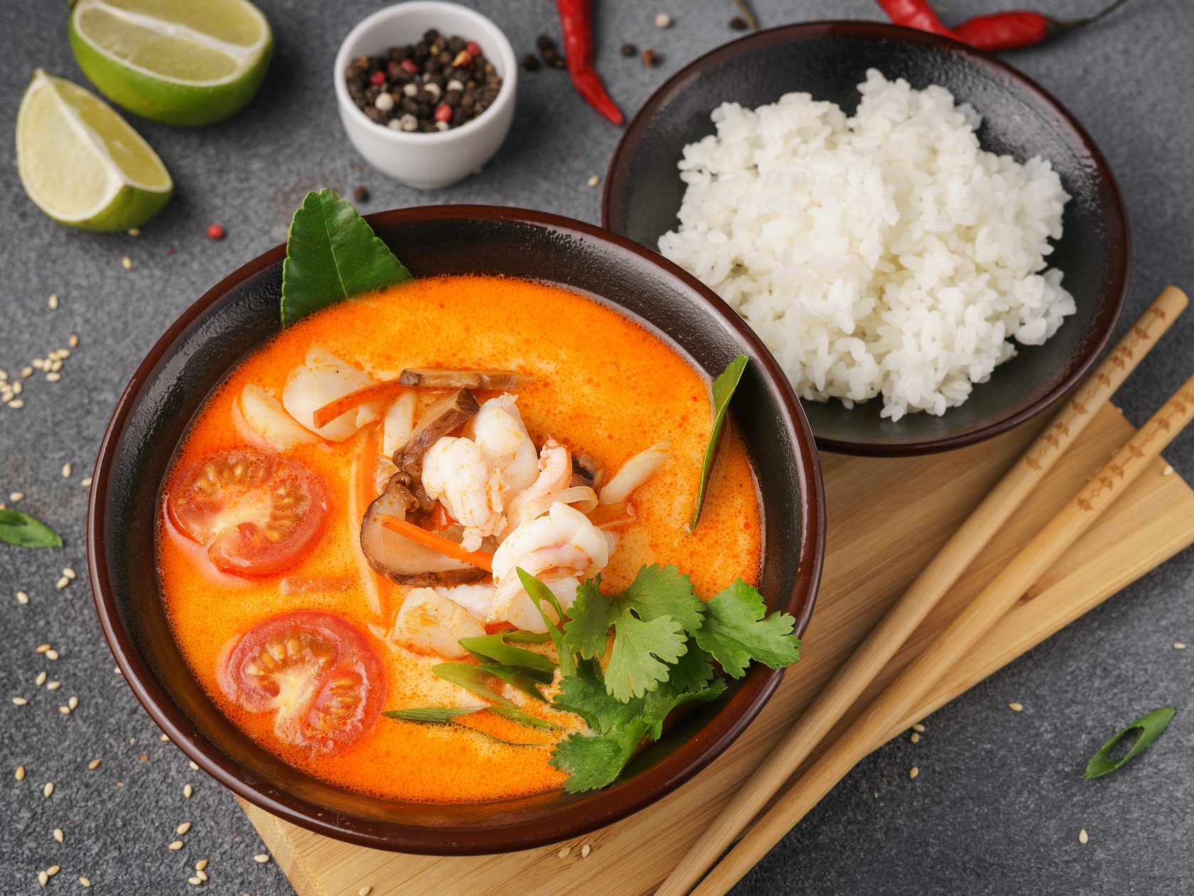 Том ям с куриным филе